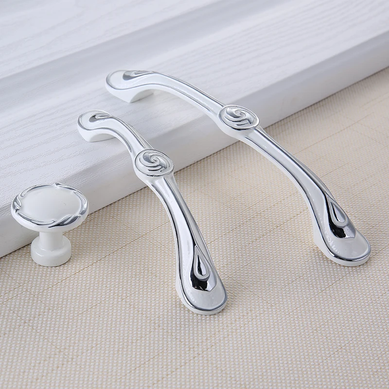 Furniture Hardware Items - Kenop Lemari Dapur YM Warna Putih,